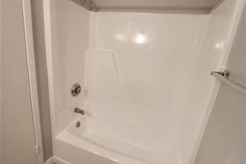 Condo in Brandon, Florida, 1 bedroom  № 2219998 - photo 12