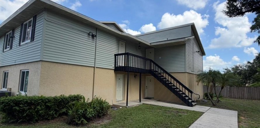 Condo in Brandon, Florida, 1 bedroom  № 2219998