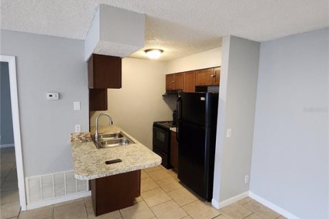 Condo in Brandon, Florida, 1 bedroom  № 2219998 - photo 6