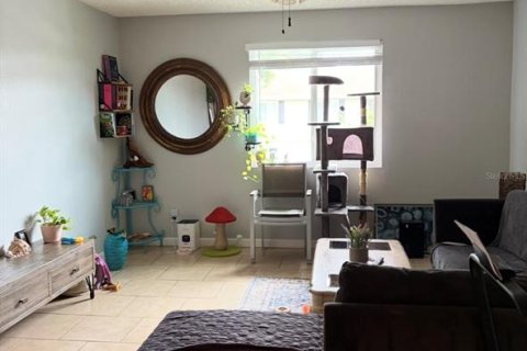 Condo in Brandon, Florida, 1 bedroom  № 2219998 - photo 5