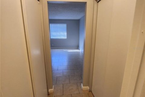 Condo in Brandon, Florida, 1 bedroom  № 2219998 - photo 14