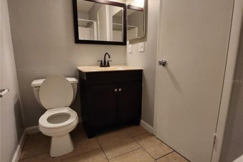 Condo in Brandon, Florida, 1 bedroom  № 2219998 - photo 11