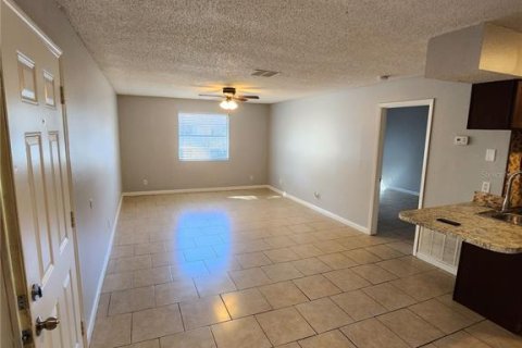 Condo in Brandon, Florida, 1 bedroom  № 2219998 - photo 4