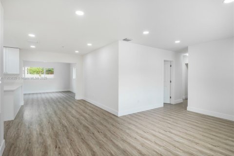 Casa en venta en Miami, Florida, 3 dormitorios, 113.81 m2 № 1954762 - foto 12