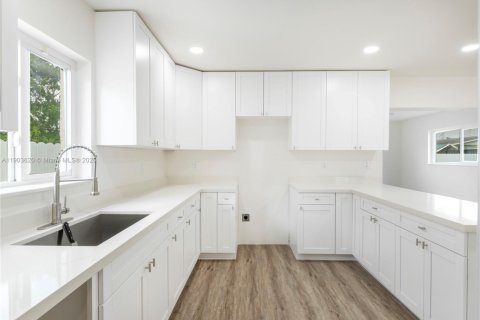 Casa en venta en Miami, Florida, 3 dormitorios, 113.81 m2 № 1954762 - foto 18