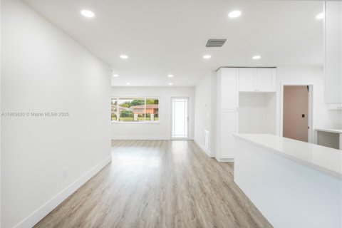 Casa en venta en Miami, Florida, 3 dormitorios, 113.81 m2 № 1954762 - foto 23