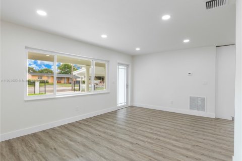 Casa en venta en Miami, Florida, 3 dormitorios, 113.81 m2 № 1954762 - foto 15