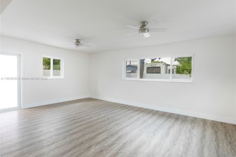 Casa en venta en Miami, Florida, 3 dormitorios, 113.81 m2 № 1954762 - foto 21