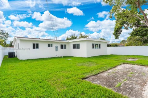 Casa en venta en Miami, Florida, 3 dormitorios, 113.81 m2 № 1954762 - foto 8