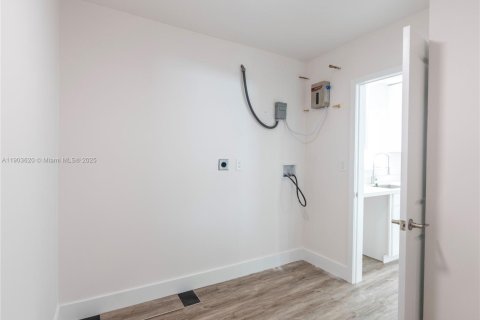 Casa en venta en Miami, Florida, 3 dormitorios, 113.81 m2 № 1954762 - foto 20