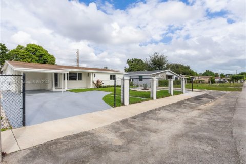 Casa en venta en Miami, Florida, 3 dormitorios, 113.81 m2 № 1954762 - foto 4