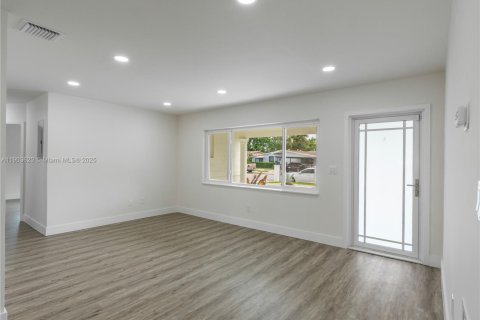 Casa en venta en Miami, Florida, 3 dormitorios, 113.81 m2 № 1954762 - foto 11