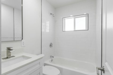 Casa en venta en Miami, Florida, 3 dormitorios, 113.81 m2 № 1954762 - foto 25