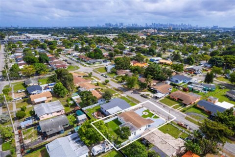Casa en venta en Miami, Florida, 3 dormitorios, 113.81 m2 № 1954762 - foto 3