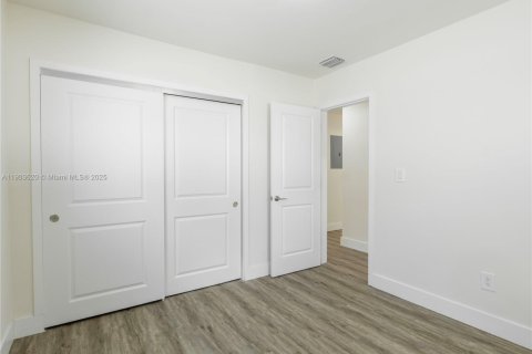 Casa en venta en Miami, Florida, 3 dormitorios, 113.81 m2 № 1954762 - foto 27