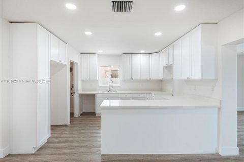Casa en venta en Miami, Florida, 3 dormitorios, 113.81 m2 № 1954762 - foto 17