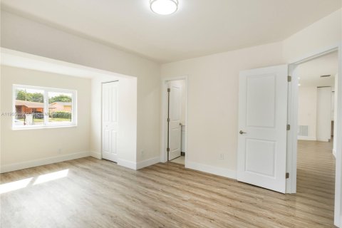 Casa en venta en Miami, Florida, 3 dormitorios, 113.81 m2 № 1954762 - foto 29