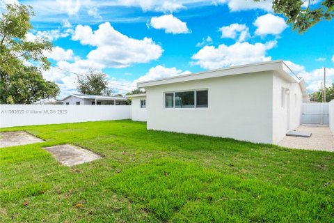 Casa en venta en Miami, Florida, 3 dormitorios, 113.81 m2 № 1954762 - foto 7
