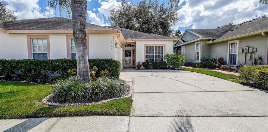 Villa ou maison à Tampa, Floride 2 chambres, 124.58 m2 № 2436727