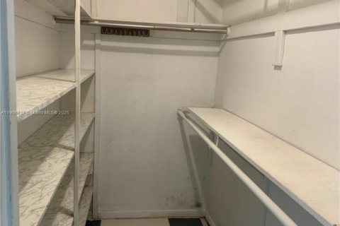 Condominio en alquiler en Miami, Florida, 2 dormitorios, 84.45 m2 № 1963200 - foto 4