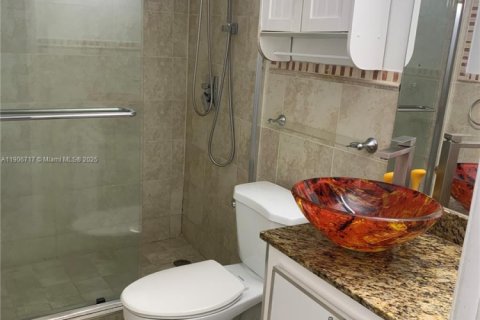 Condominio en alquiler en Miami, Florida, 2 dormitorios, 84.45 m2 № 1963200 - foto 6