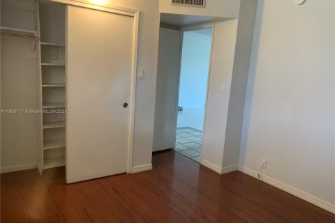 Condominio en alquiler en Miami, Florida, 2 dormitorios, 84.45 m2 № 1963200 - foto 5