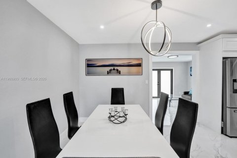 House in West Park, Florida 4 bedrooms, 125.79 sq.m. № 2027315 - photo 25