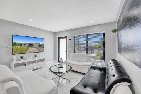 House in West Park, Florida 4 bedrooms, 125.79 sq.m. № 2027315 - photo 6