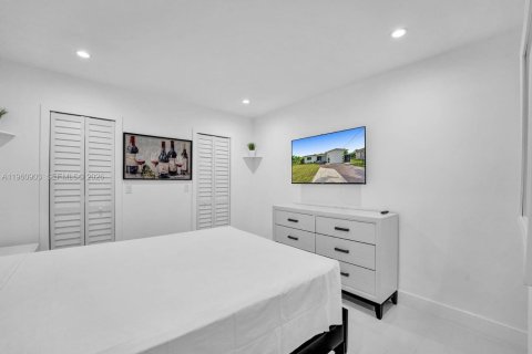 House in West Park, Florida 4 bedrooms, 125.79 sq.m. № 2027315 - photo 16