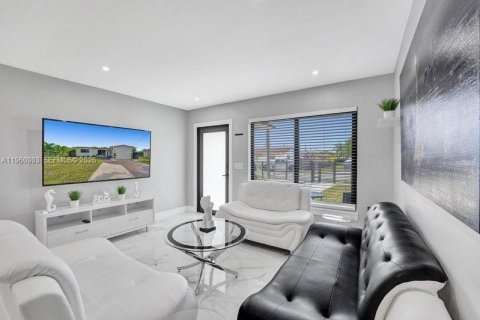 House in West Park, Florida 4 bedrooms, 125.79 sq.m. № 2027315 - photo 5