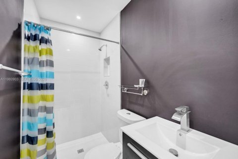 House in West Park, Florida 4 bedrooms, 125.79 sq.m. № 2027315 - photo 24