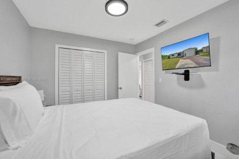 House in West Park, Florida 4 bedrooms, 125.79 sq.m. № 2027315 - photo 18