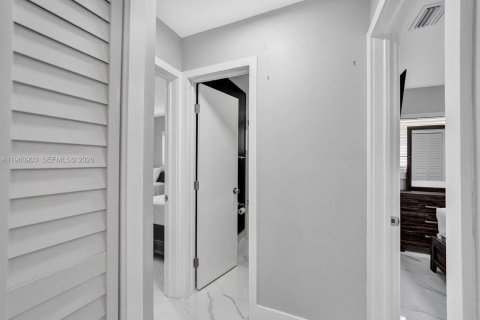 House in West Park, Florida 4 bedrooms, 125.79 sq.m. № 2027315 - photo 12