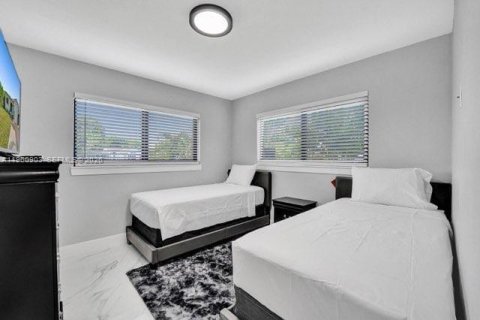 House in West Park, Florida 4 bedrooms, 125.79 sq.m. № 2027315 - photo 14