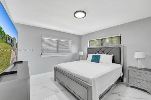 House in West Park, Florida 4 bedrooms, 125.79 sq.m. № 2027315 - photo 15