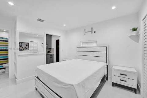 House in West Park, Florida 4 bedrooms, 125.79 sq.m. № 2027315 - photo 21