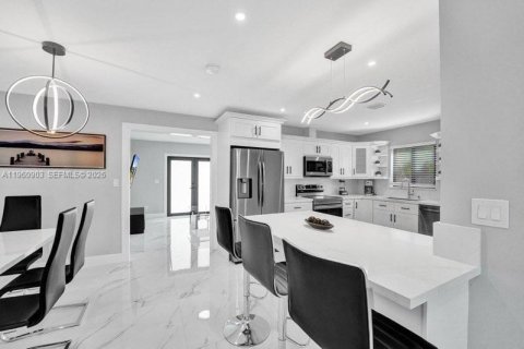 House in West Park, Florida 4 bedrooms, 125.79 sq.m. № 2027315 - photo 29