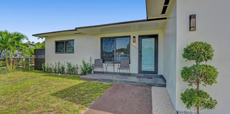 House in West Park, Florida 4 bedrooms, 125.79 sq.m. № 2027315