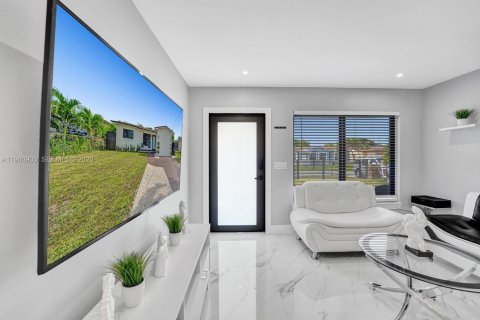 House in West Park, Florida 4 bedrooms, 125.79 sq.m. № 2027315 - photo 8