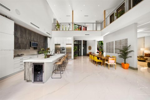 Купить виллу или дом в Майами, Флорида 5 спален, 488.57м2, № 1971280 - фото 4