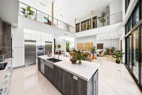 Купить виллу или дом в Майами, Флорида 5 спален, 488.57м2, № 1971280 - фото 3