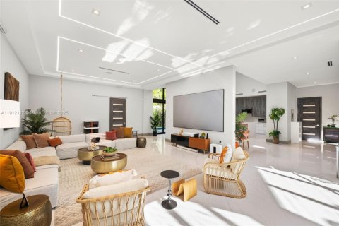 Купить виллу или дом в Майами, Флорида 5 спален, 488.57м2, № 1971280 - фото 17