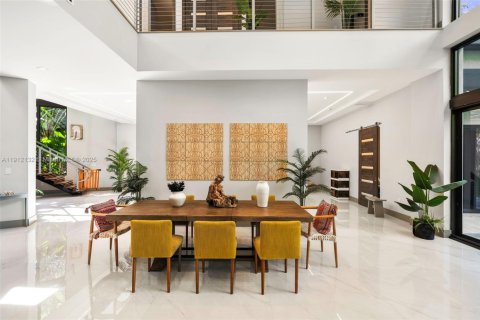 Купить виллу или дом в Майами, Флорида 5 спален, 488.57м2, № 1971280 - фото 7