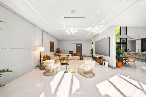 Купить виллу или дом в Майами, Флорида 5 спален, 488.57м2, № 1971280 - фото 16