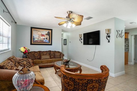 Casa en venta en Tampa, Florida, 4 dormitorios, 135.17 m2 № 1584568 - foto 7