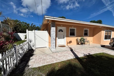 Casa en venta en Tampa, Florida, 4 dormitorios, 135.17 m2 № 1584568 - foto 4