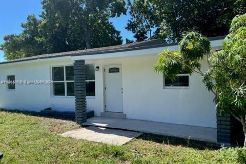 Villa ou maison à louer à West Park, Floride: 3 chambres, 86.49 m2 № 2010963 - photo 2