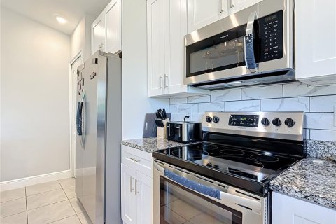 Villa ou maison à vendre à Kissimmee, Floride: 4 chambres, 152.36 m2 № 2420408 - photo 11