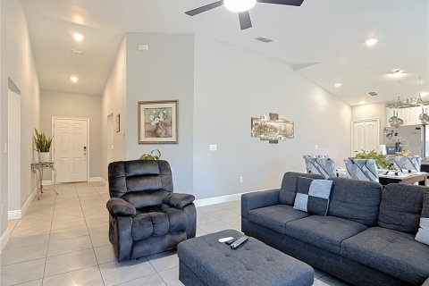 Villa ou maison à vendre à Kissimmee, Floride: 4 chambres, 152.36 m2 № 2420408 - photo 2