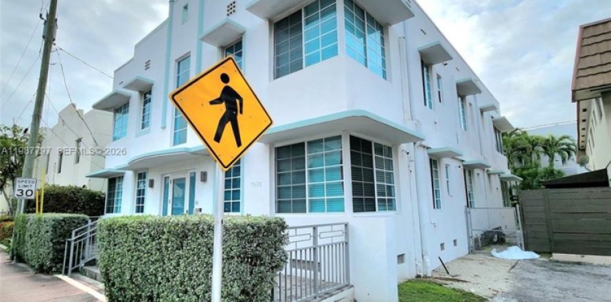 Студия в Майами-Бич, Флорида № 2051265